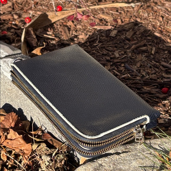 Coach Double Zipper Pocket Leather Wristlet Navy Blue  with Missing Handle - Picture 3 of 16